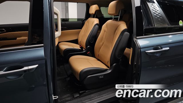 Kia Canival 2023 — photo 16
