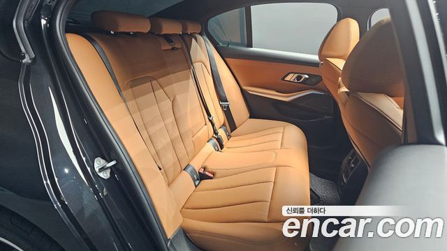 BMW 3-Series 2025 — photo 18