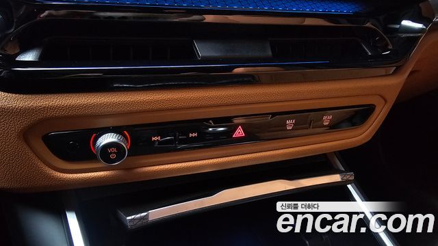 BMW 3-Series 2025 — photo 25