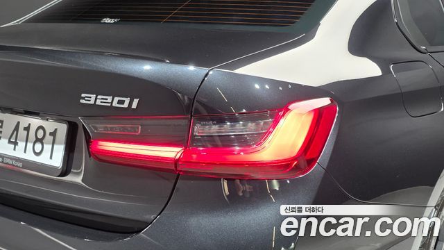 BMW 3-Series 2025 — photo 9