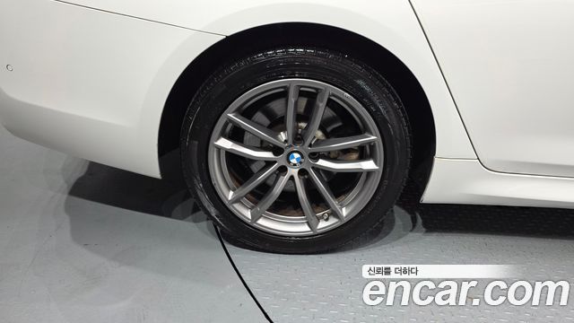 BMW 5-Series 2018 — photo 5
