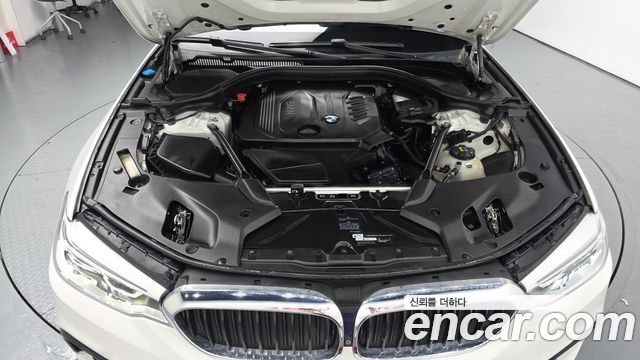 BMW 5-Series 2018 — photo 6