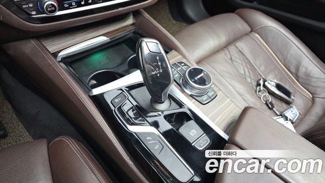 BMW 5-Series 2018 — photo 12