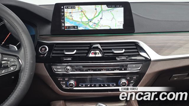 BMW 5-Series 2018 — photo 19