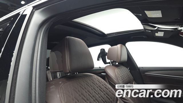 BMW 5-Series 2018 — photo 23