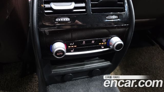 BMW 5-Series 2018 — photo 25
