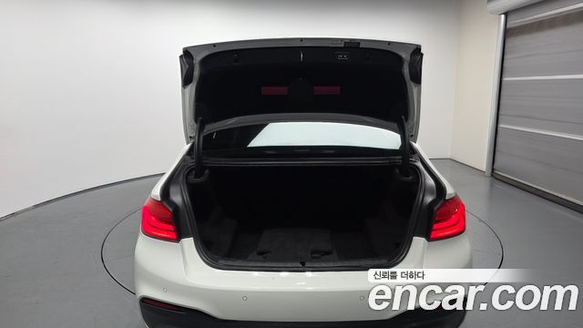BMW 5-Series 2018 — photo 26