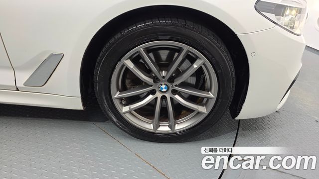 BMW 5-Series 2018 — photo 7