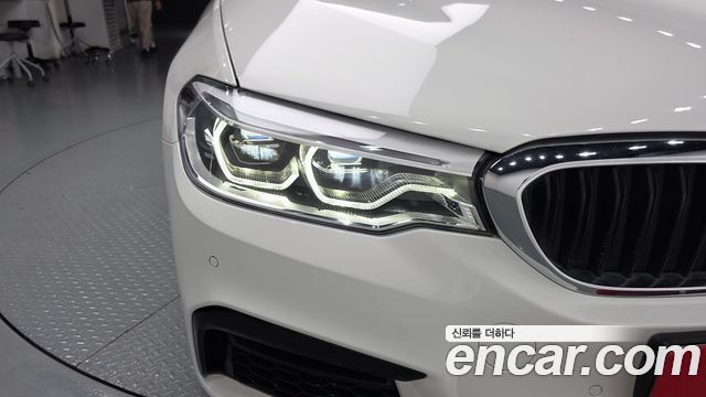 BMW 5-Series 2018 — photo 8