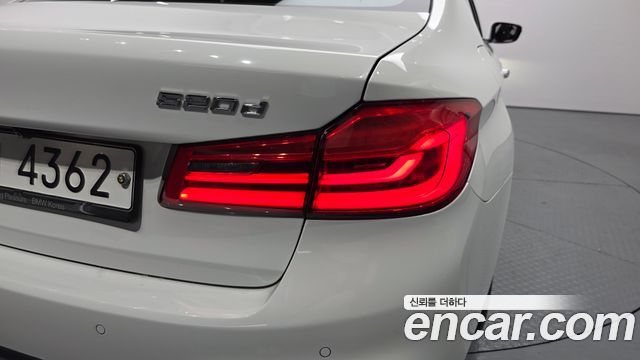 BMW 5-Series 2018 — photo 9
