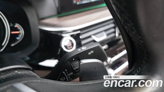 BMW 5-Series 2018 — photo 27