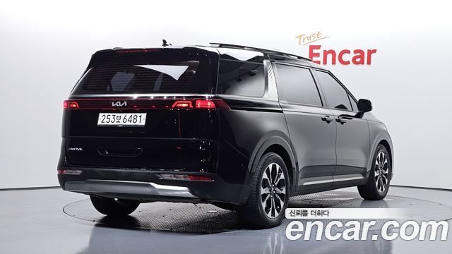Kia Canival 2023 — photo 2