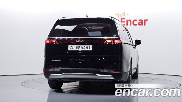 Kia Canival 2023 — photo 4