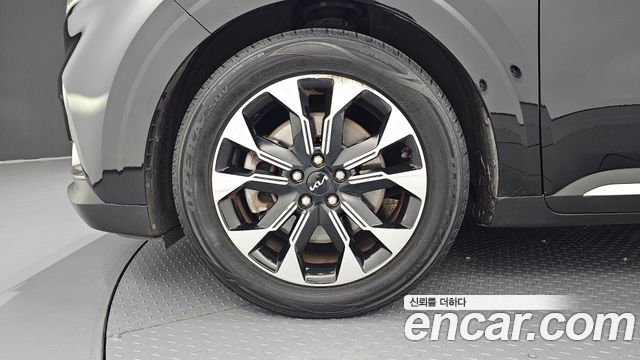 Kia Canival 2023 — photo 5
