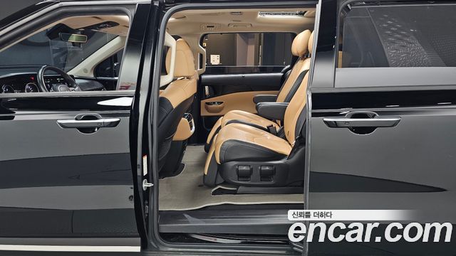 Kia Canival 2023 — photo 17