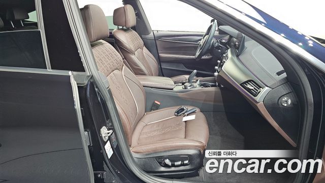BMW Gran Turismo 2023 — photo 16