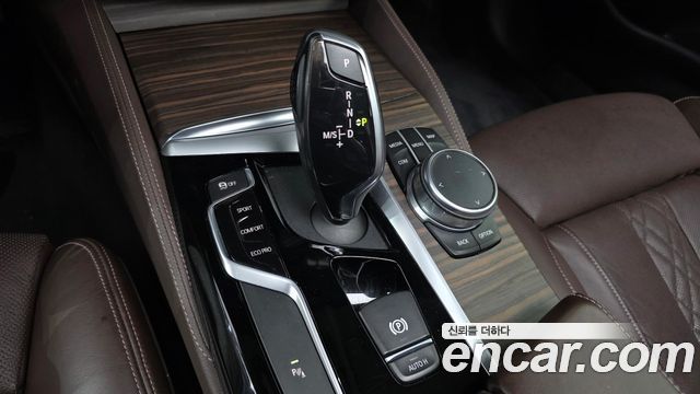 BMW 5-Series 2020 — photo 9