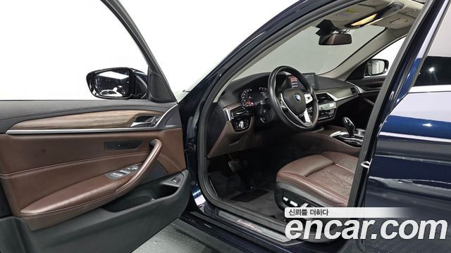 BMW 5-Series 2020 — photo 10