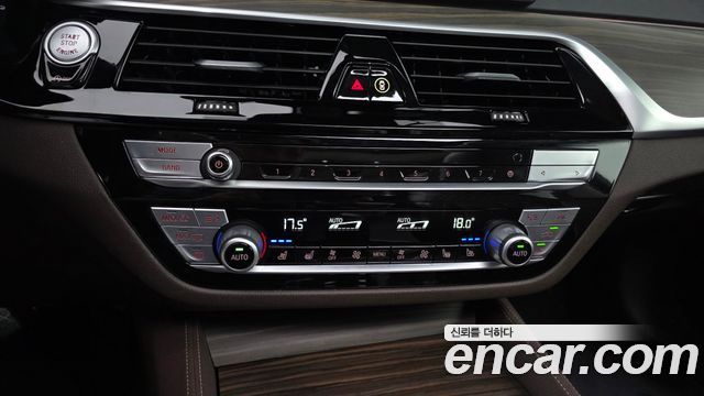 BMW 5-Series 2020 — photo 17