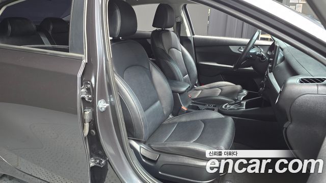 Kia K3 2022 — photo 16