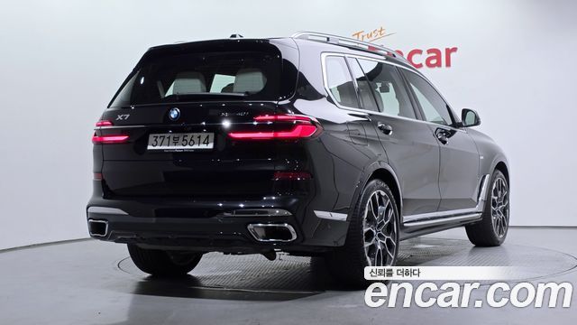 BMW X7 2026 — photo 2