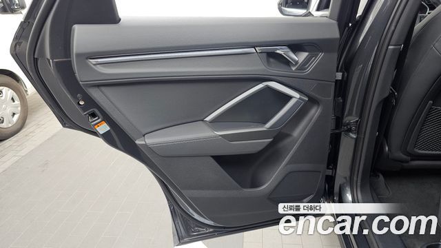 Audi Q3 2023 — photo 15