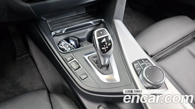 BMW 3-Series 2018 — photo 9