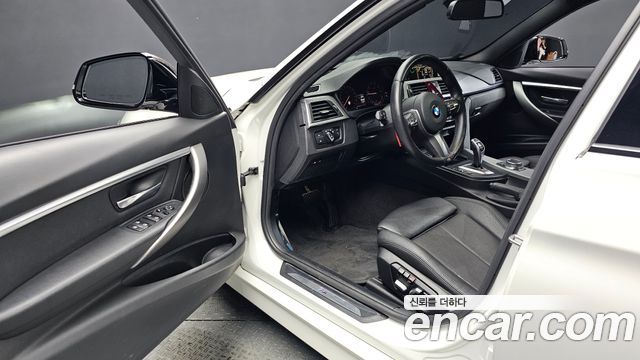 BMW 3-Series 2018 — photo 10