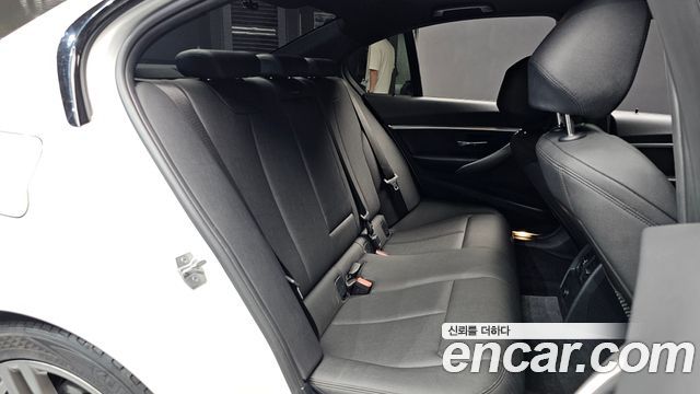 BMW 3-Series 2018 — photo 12