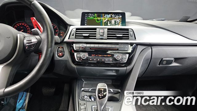 BMW 3-Series 2018 — photo 14