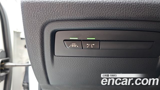 BMW 3-Series 2018 — photo 17