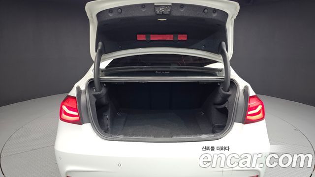 BMW 3-Series 2018 — photo 20