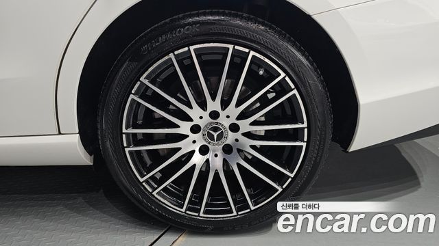 Mercedes-Benz C-Class 2022 — photo 7