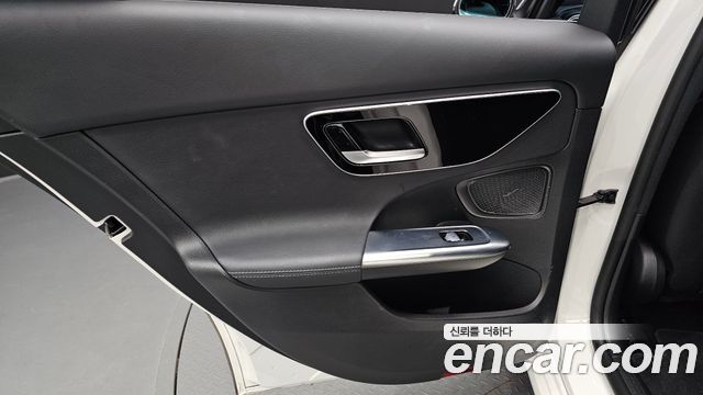 Mercedes-Benz C-Class 2022 — photo 15