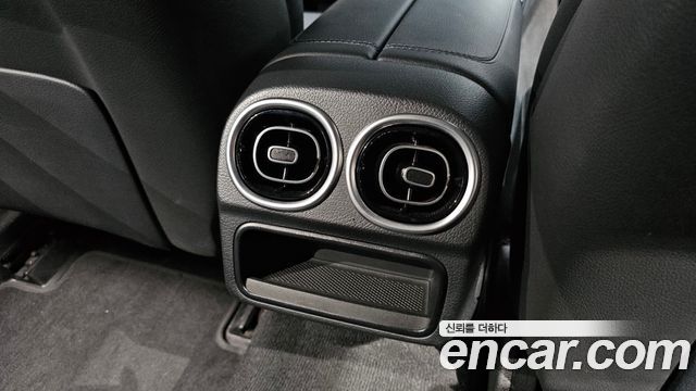 Mercedes-Benz C-Class 2022 — photo 30