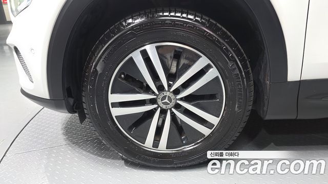 Mercedes-Benz GLB-Class 2021 — photo 5