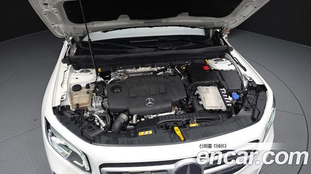 Mercedes-Benz GLB-Class 2021 — photo 6