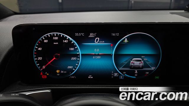 Mercedes-Benz GLB-Class 2021 — photo 11