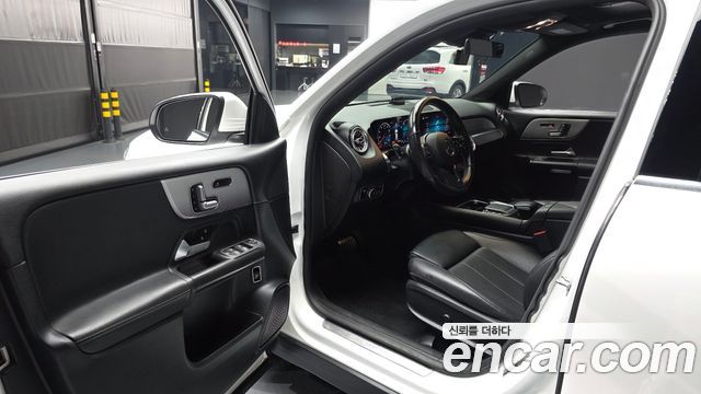 Mercedes-Benz GLB-Class 2021 — photo 13