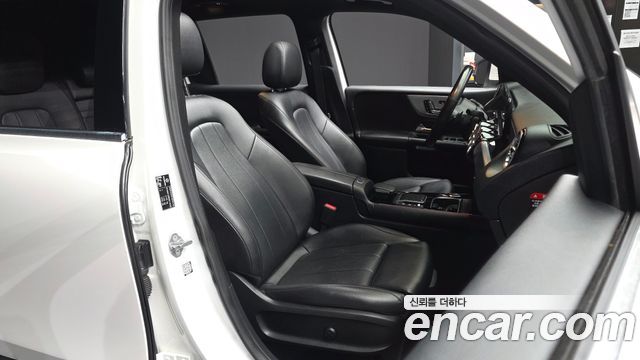 Mercedes-Benz GLB-Class 2021 — photo 17