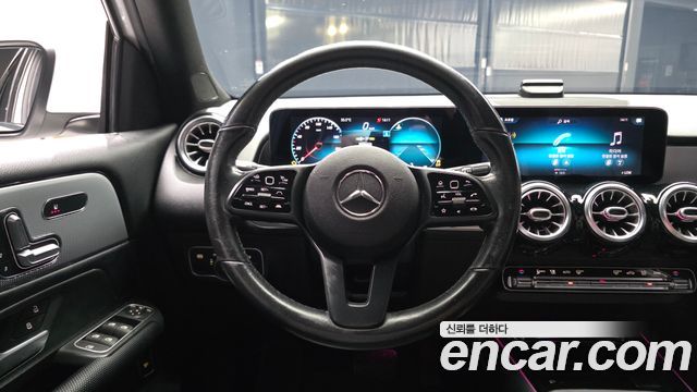 Mercedes-Benz GLB-Class 2021 — photo 19