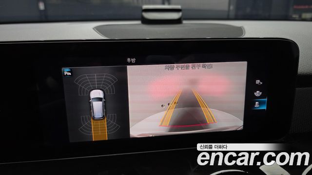 Mercedes-Benz GLB-Class 2021 — photo 21