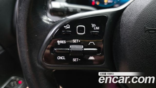 Mercedes-Benz GLB-Class 2021 — photo 22