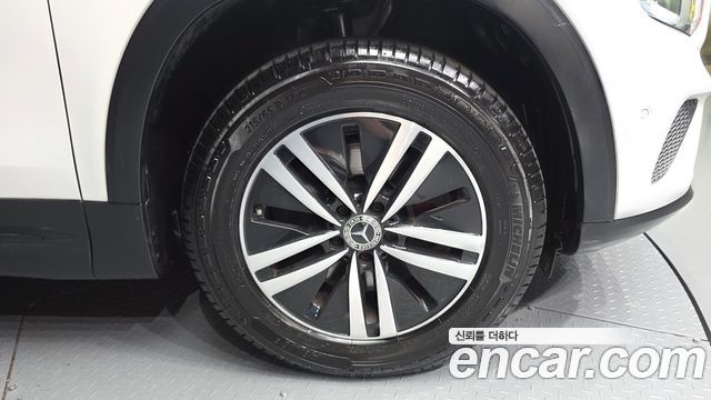Mercedes-Benz GLB-Class 2021 — photo 7