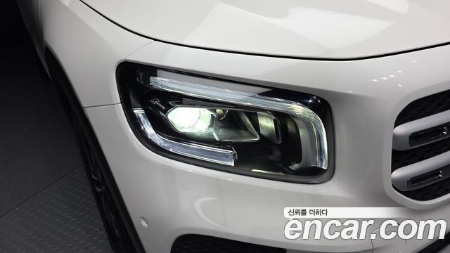 Mercedes-Benz GLB-Class 2021 — photo 8
