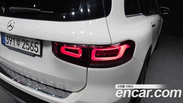 Mercedes-Benz GLB-Class 2021 — photo 9