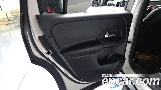 Mercedes-Benz GLB-Class 2021 — photo 15