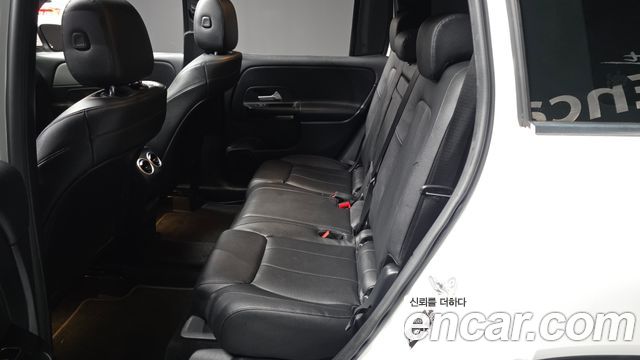 Mercedes-Benz GLB-Class 2021 — photo 16