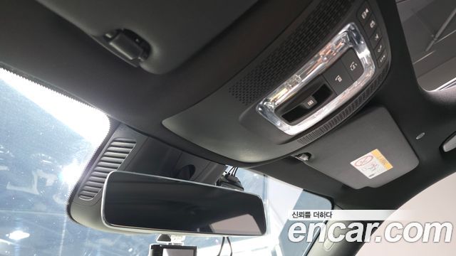Mercedes-Benz GLB-Class 2021 — photo 29