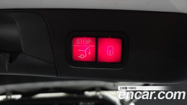 Mercedes-Benz GLB-Class 2021 — photo 32